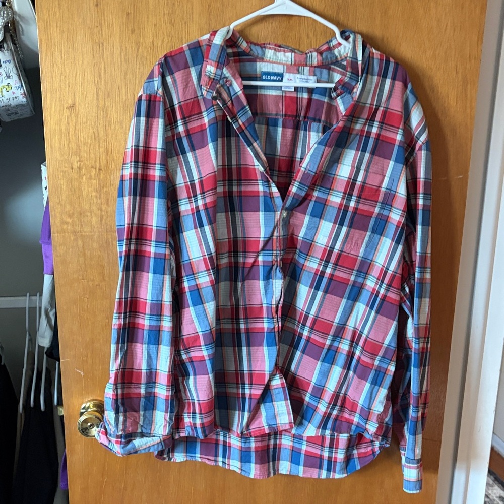 💕3/$25💕Old Navy Red, Blue & White Plaid Button-Down Shirt